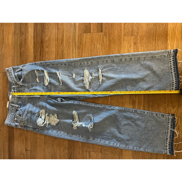 Levi's Ultra High Rise Distressed Ribcage Straight Ankle Jeans Light Wash Sz 28 - Picture 4 of 5